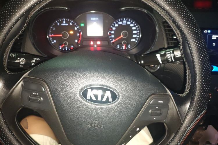 Used Kia K3 2013 1.6L Automatic GLS Steering Wheel