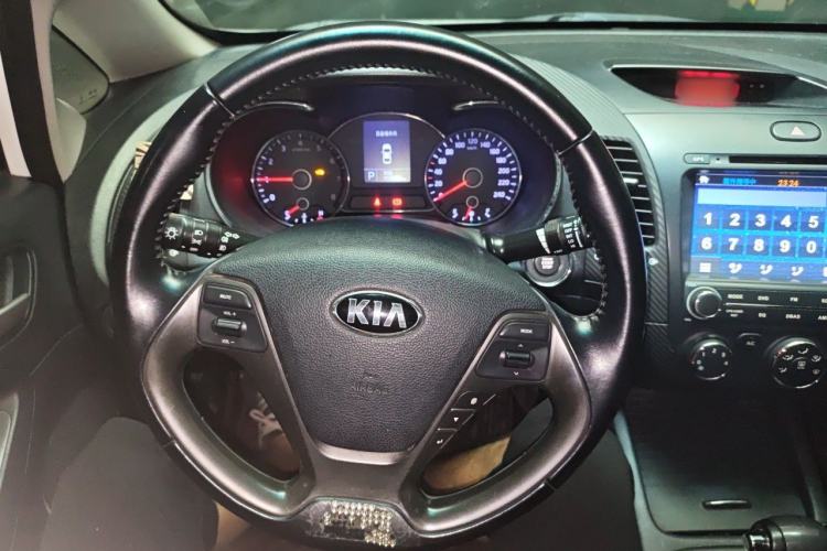 Used Kia K3 2013 1.6L Automatic GLS Steering Wheel