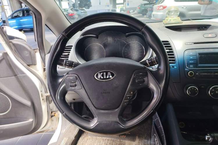 Used Kia K3 2013 1.6L Automatic GLS Steering Wheel
