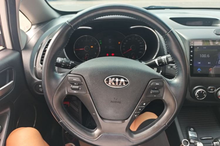 Used Kia K3 2013 1.6L Automatic GLS Steering Wheel