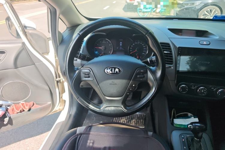 Used Kia K3 2013 1.6L Automatic GLS Steering Wheel