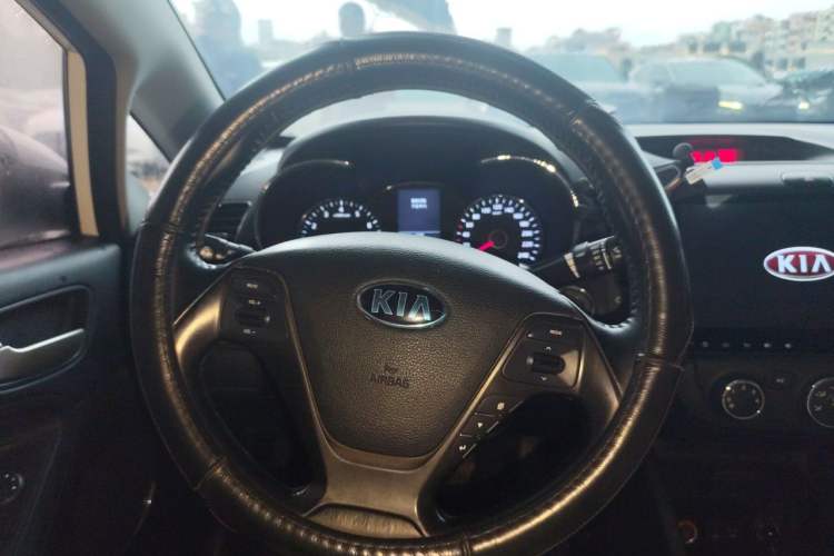 Used Kia K3 2013 1.6L Automatic GLS Steering Wheel