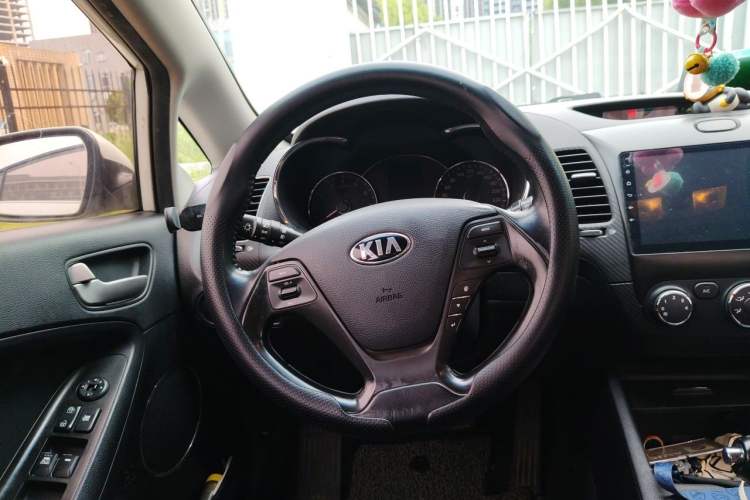 Used Kia K3 2013 1.6L Automatic GLS Steering Wheel