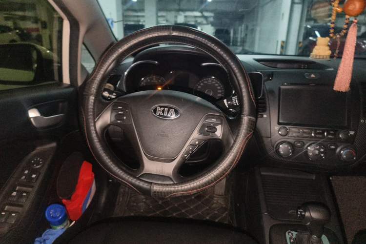 Used Kia K3 2013 1.6L Automatic GLS Steering Wheel