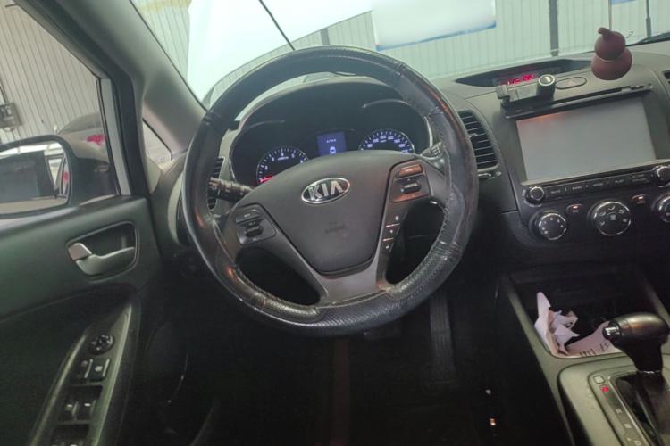 Used Kia K3 2013 1.6L Automatic GLS Steering Wheel