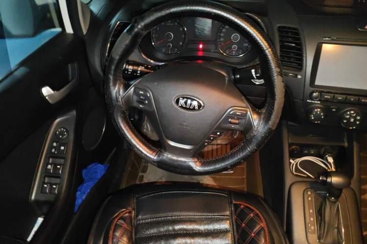 Used Kia K3 2013 1.6L Automatic GLS Steering Wheel