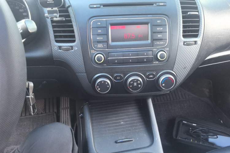 Used Kia K3 2015 1.6L Manual GLS Audio And AC Panel