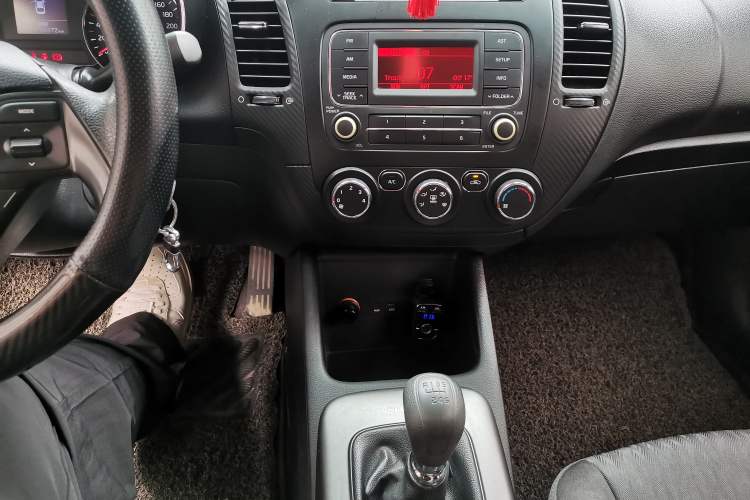 Used Kia K3 2015 1.6L Manual GL Audio And AC Panel
