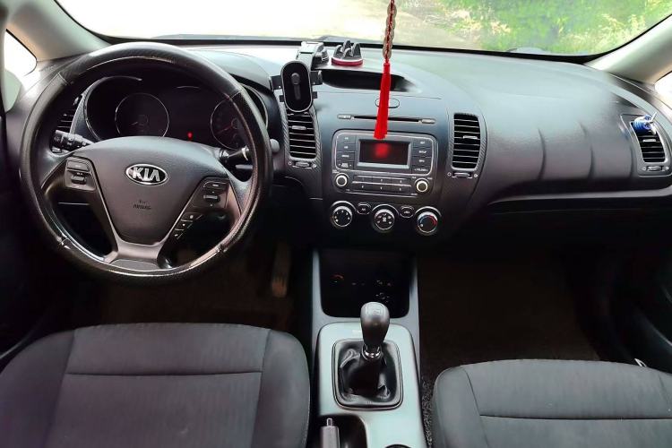 Used Kia K3 2015 1.6L Manual GL Center Console