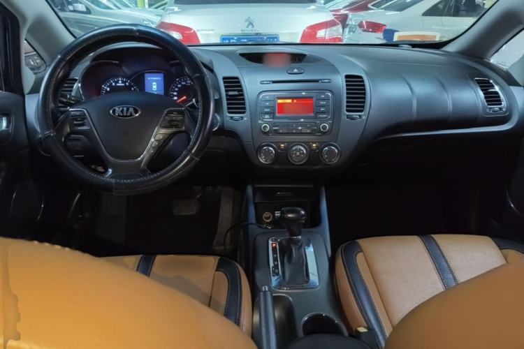 Used Kia K3 2015 1.6L Automatic GLS Center Console