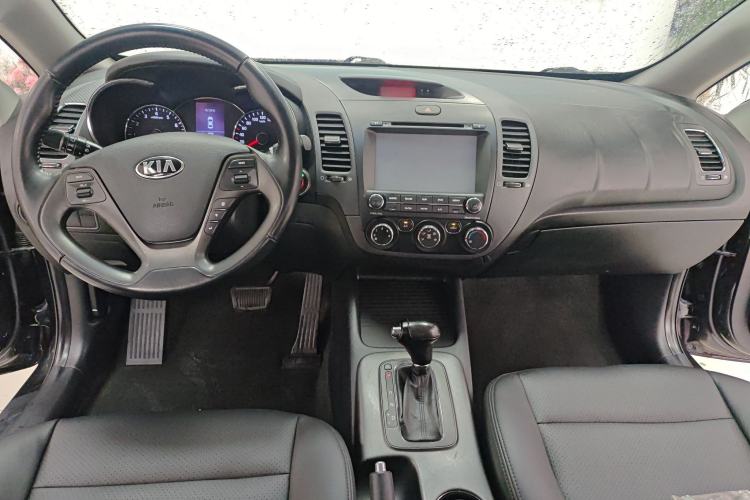 Used Kia K3 2015 1.6L Automatic GLS Center Console
