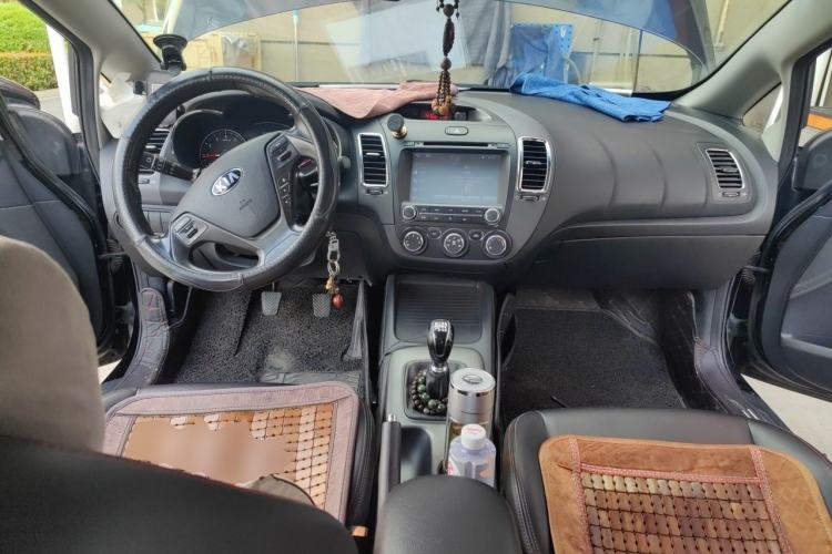 Used Kia K3 2015 1.6L Manual GLS Center Console