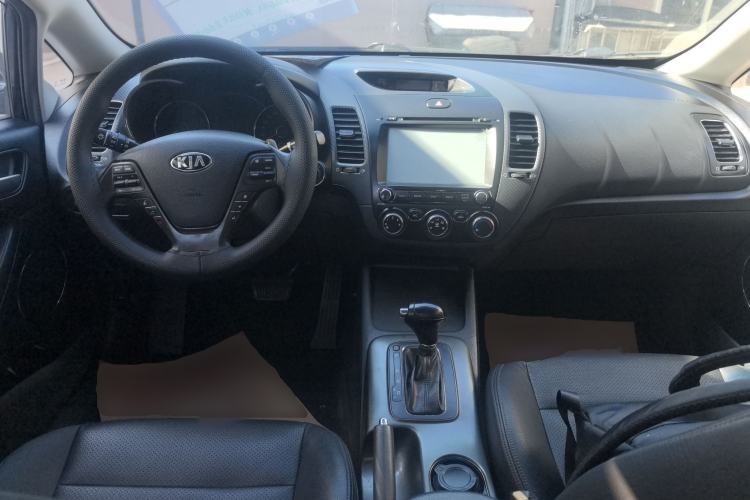 Used Kia K3 2015 1.6L Automatic GLS Center Console