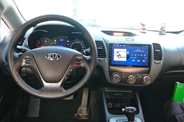 Used Kia K3 2015 1.6L Automatic GLS Center Console