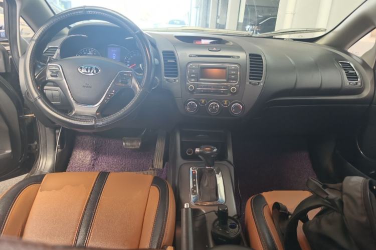 Used Kia K3 2015 1.6L Automatic GLS Center Console