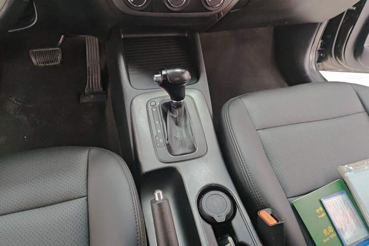 Used Kia K3 2015 1.6L Automatic GLS Gear Lever