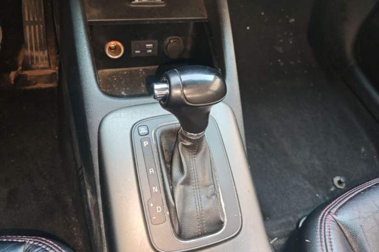 Used Kia K3 2015 1.6L Automatic GLS Gear Lever