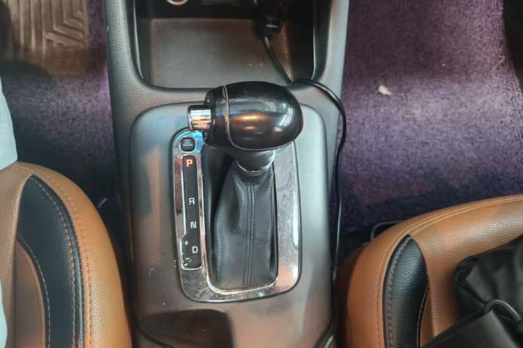 Used Kia K3 2015 1.6L Automatic GLS Gear Lever