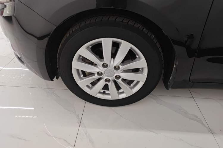 Used Kia K3 2015 1.6L Automatic GL Left Front Wheel Hub