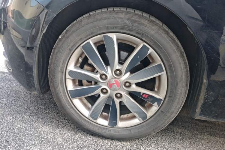 Used Kia K3 2015 1.6L Automatic GLS Left Front Wheel Hub