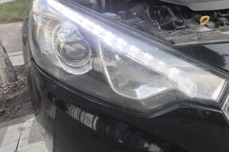 Used Kia K3 2015 1.6L Manual GLS Right Front Headlight