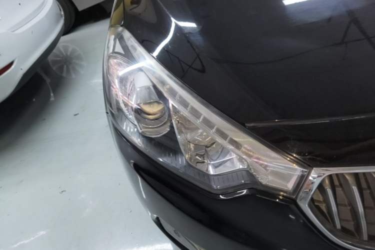 Used Kia K3 2015 1.6L Automatic GLS Right Front Headlight