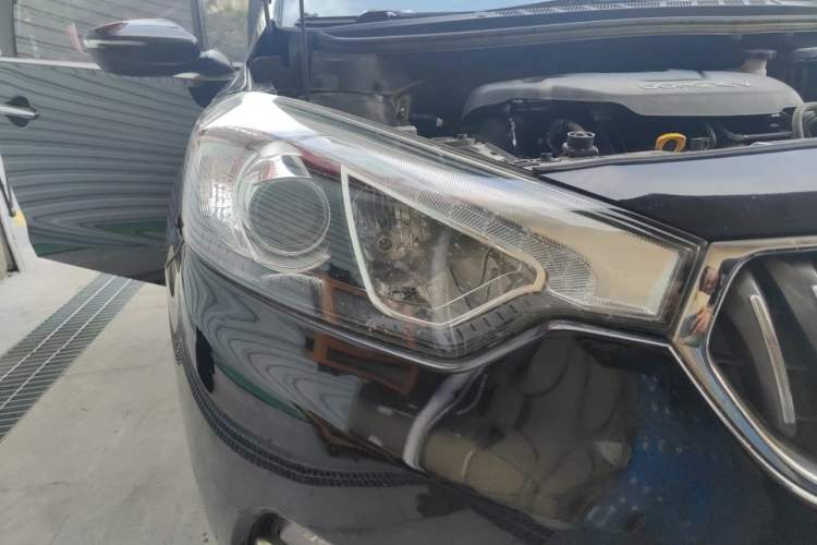 Used Kia K3 2015 1.6L Manual GLS Right Front Headlight