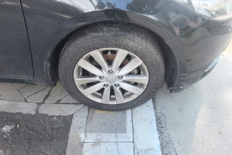 Used Kia K3 2015 1.6L Manual GLS Right Front Wheel Hub