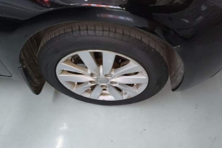 Used Kia K3 2015 1.6L Automatic GLS Right Front Wheel Hub