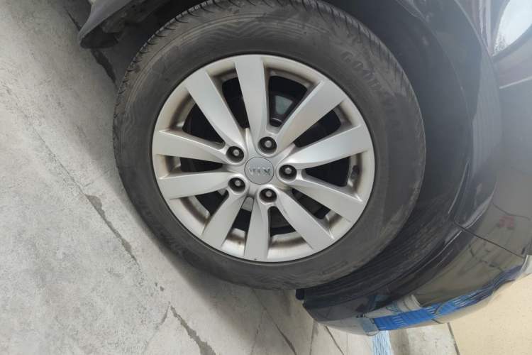 Used Kia K3 2015 1.6L Manual GLS Right Front Wheel Hub