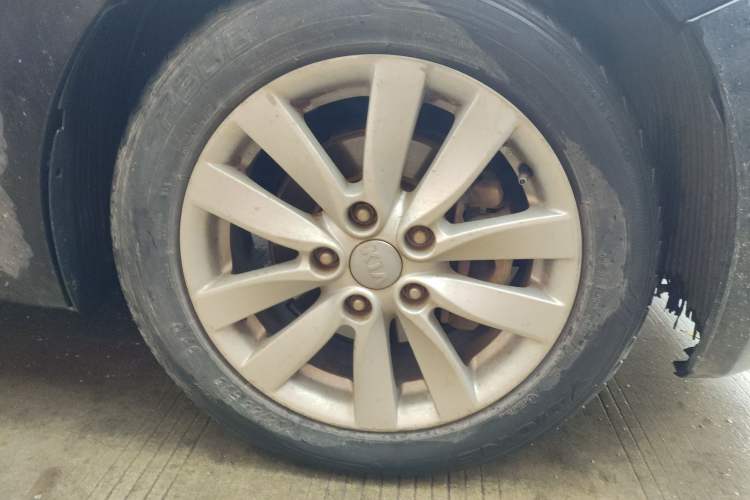 Used Kia K3 2015 1.6L Manual GLS Right Front Wheel Hub
