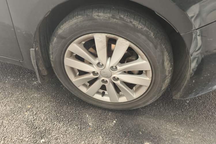 Used Kia K3 2015 1.6L Automatic GLS Right Front Wheel Hub