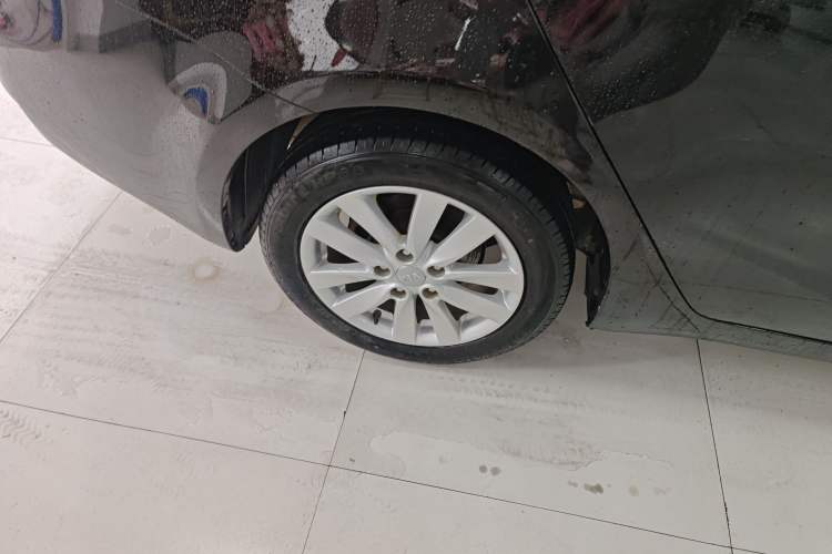 Used Kia K3 2015 1.6L Automatic GLS Right Rear Wheel Hub