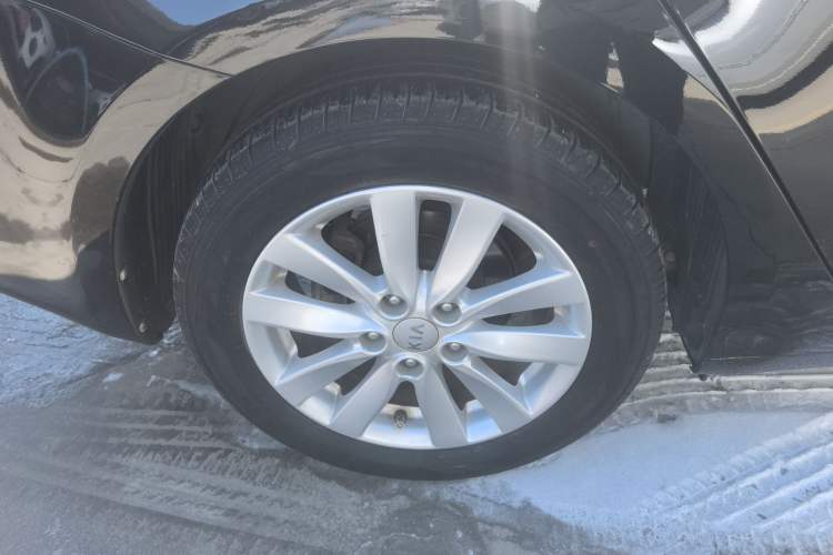 Used Kia K3 2015 1.6L Automatic GLS Right Rear Wheel Hub