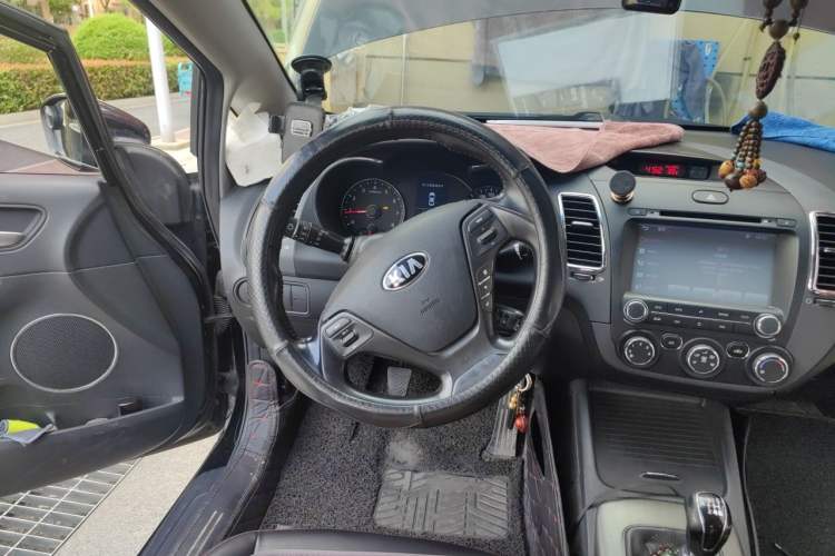 Used Kia K3 2015 1.6L Manual GLS Steering Wheel