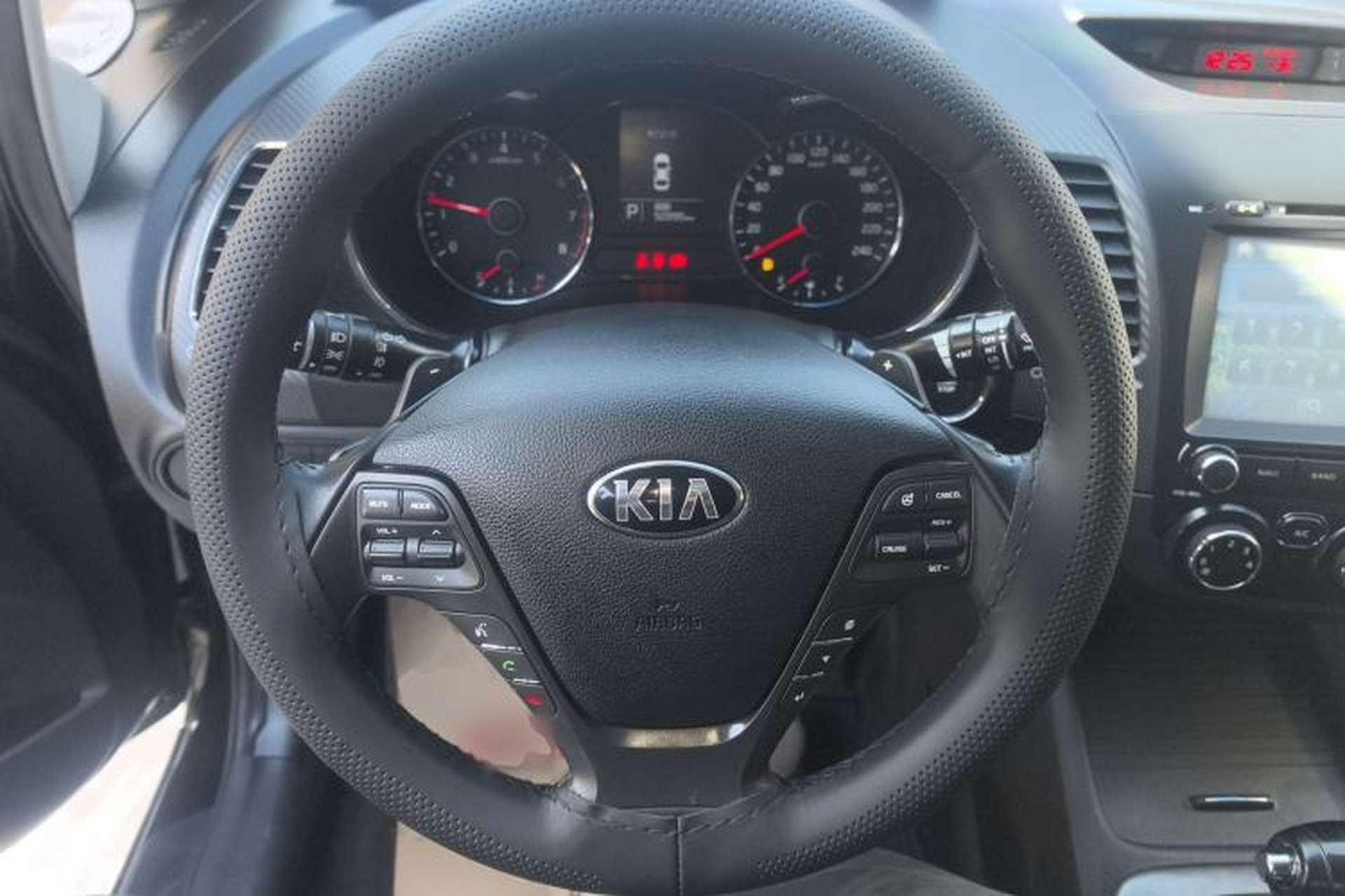 Used Kia K3 2015 1.6L Automatic GLS Steering Wheel