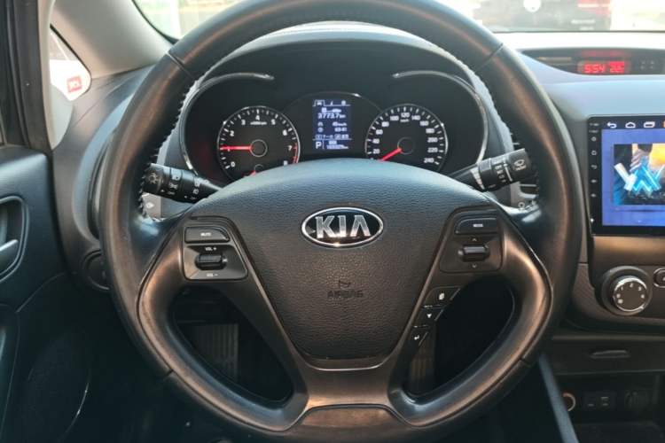 Used Kia K3 2015 1.6L Automatic GLS Steering Wheel