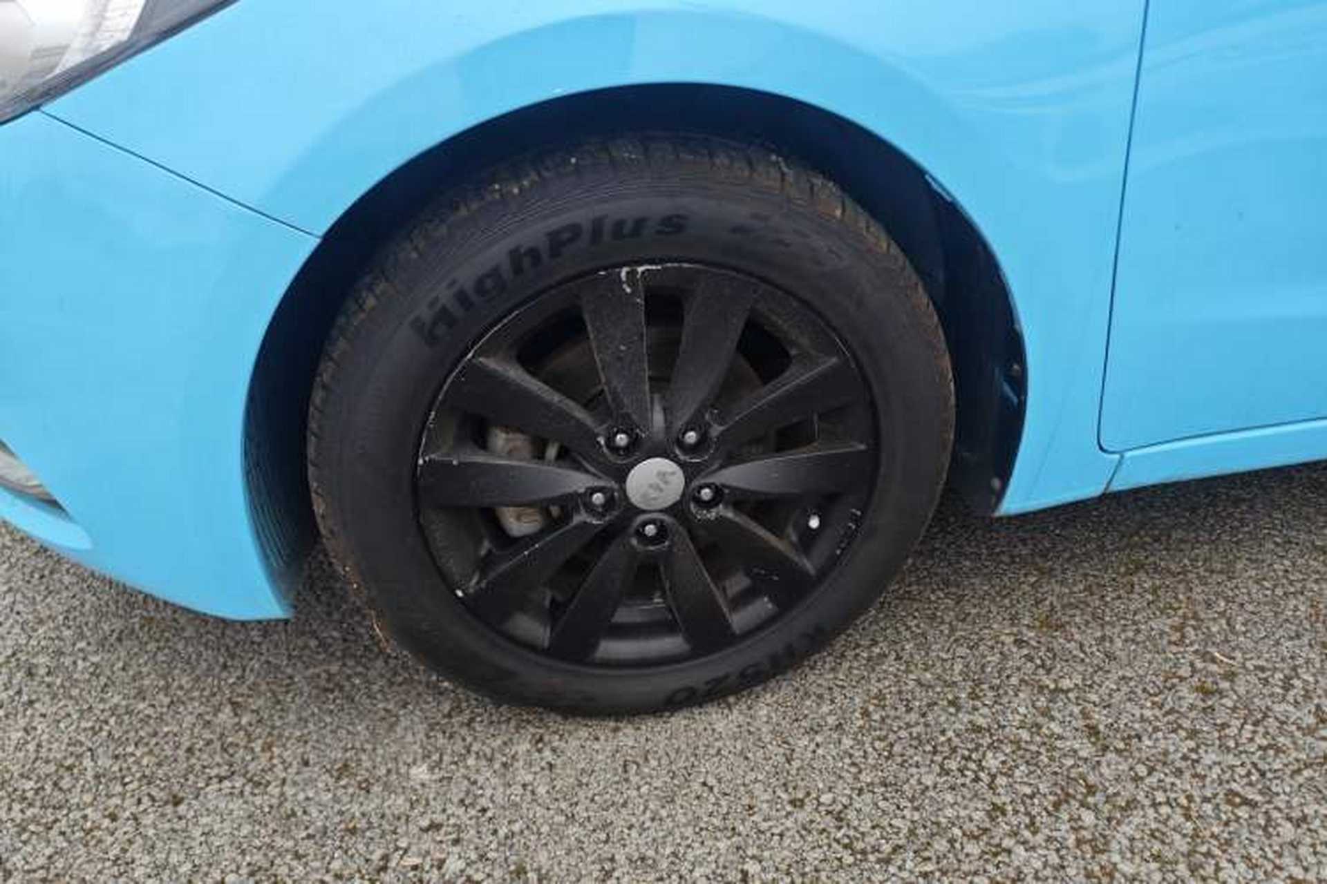 Used Kia K3 2015 1.6L Automatic GL Left Front Wheel Hub