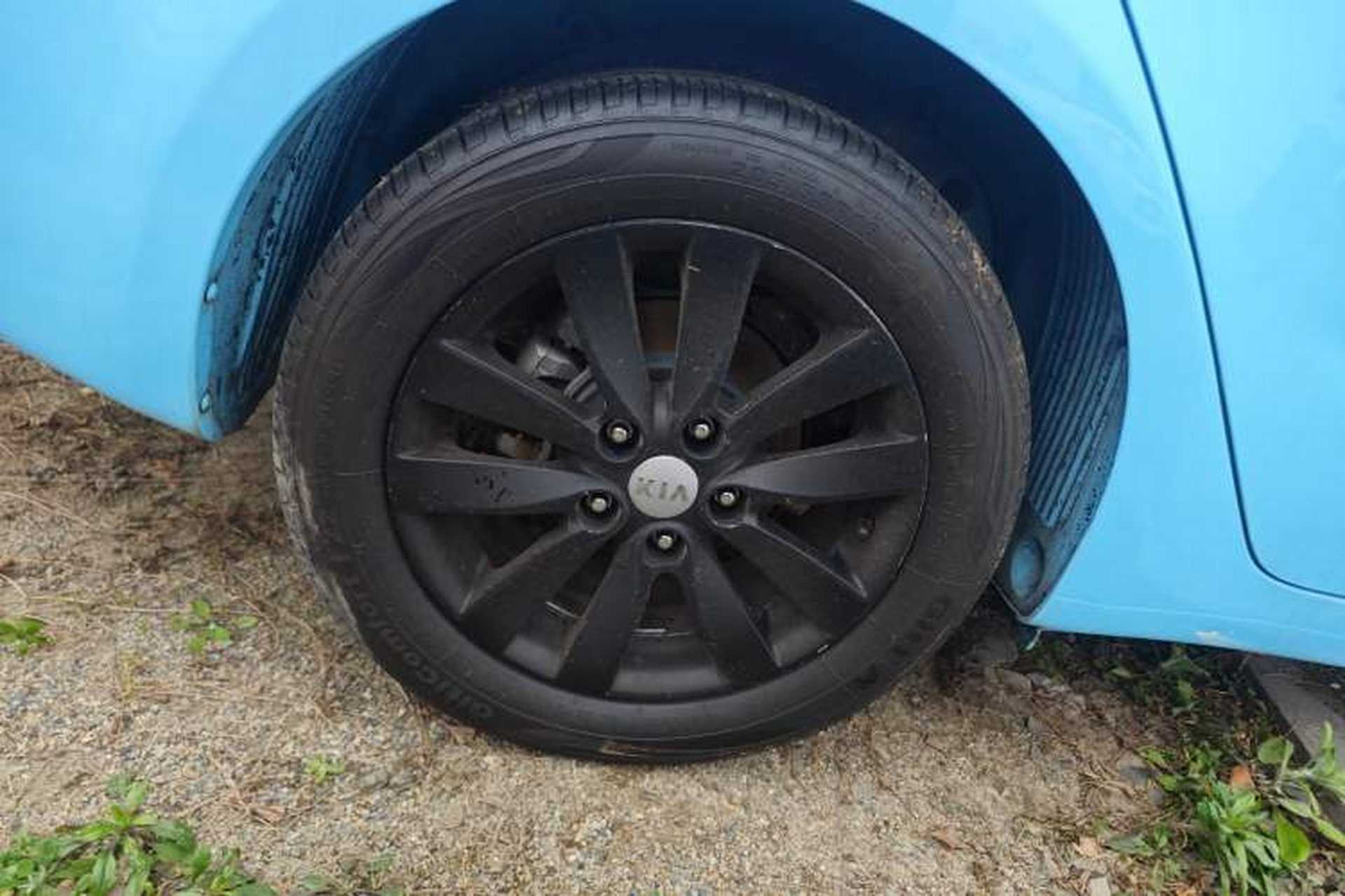 Used Kia K3 2015 1.6L Automatic GL Right Rear Wheel Hub