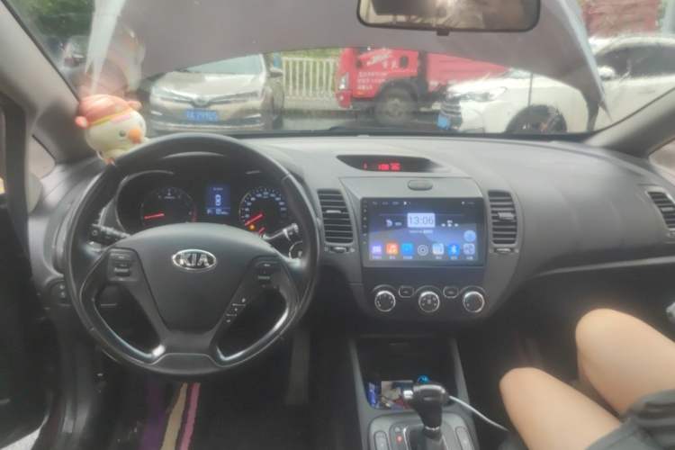 Used Kia K3 2015 1.6L Automatic GLS Center Console