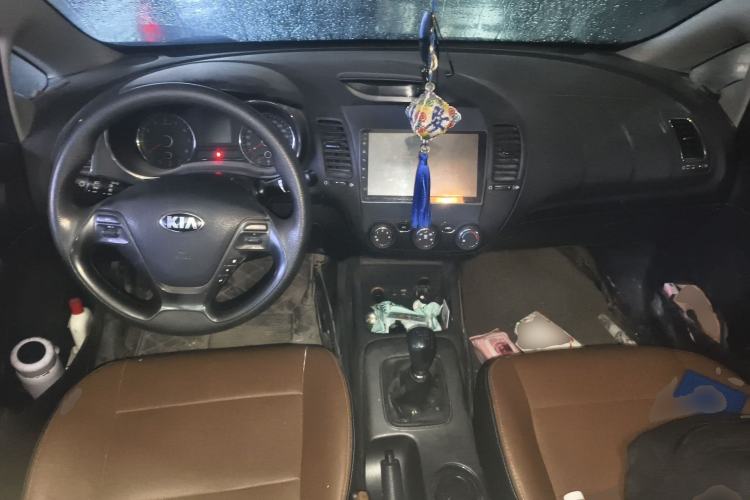 Used Kia K3 2015 1.6L Manual GL Center Console