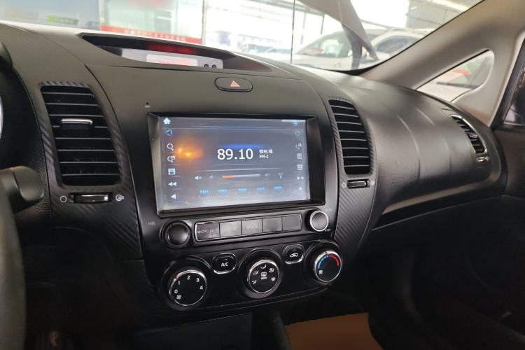 Used Kia K3 2015 1.6L Manual GL Center Console