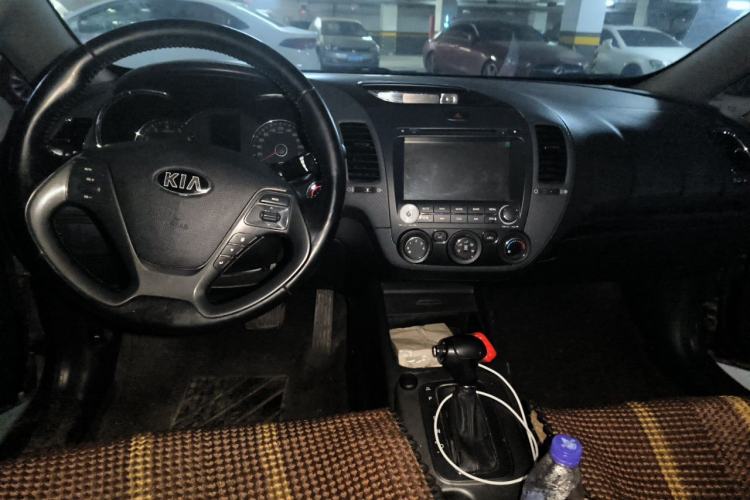 Used Kia K3 2015 1.6L Automatic GLS Center Console