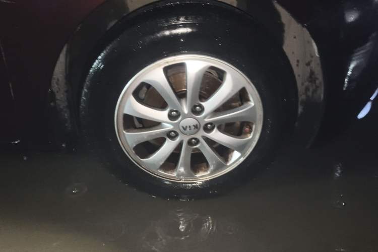 Used Kia K3 2015 1.6L Manual GL Right Front Wheel Hub