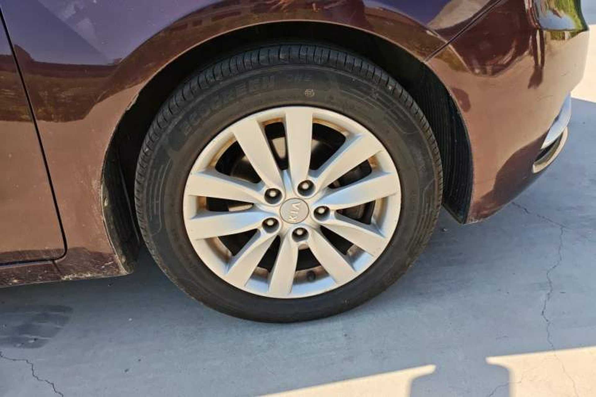 Used Kia K3 2015 1.6L Manual GLS Right Front Wheel Hub