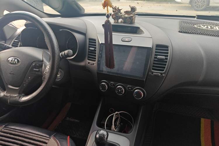 Used Kia K3 2015 1.6L Manual GL Audio And AC Panel