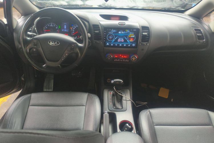 Used Kia K3 2015 1.6L Automatic DLX Center Console