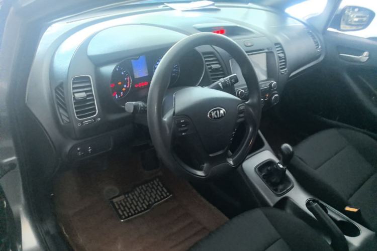 Used Kia K3 2015 1.6L Manual GL Center Console