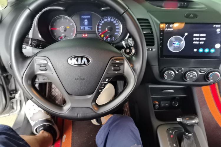 Used Kia K3 2015 1.6L Automatic GLS Center Console