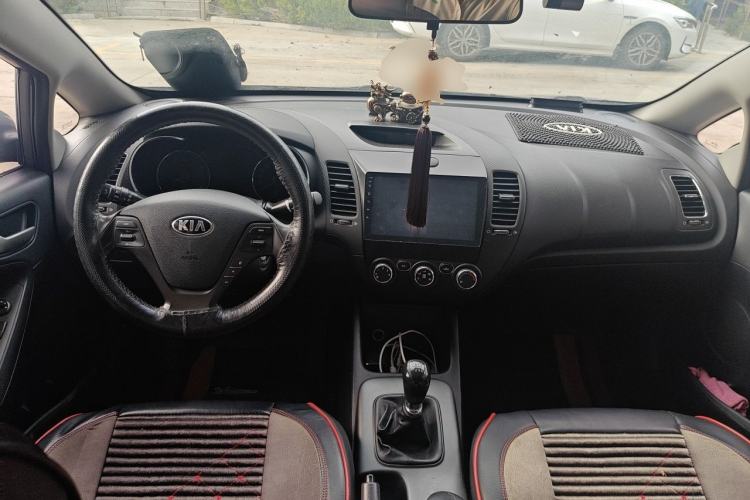 Used Kia K3 2015 1.6L Manual GL Center Console
